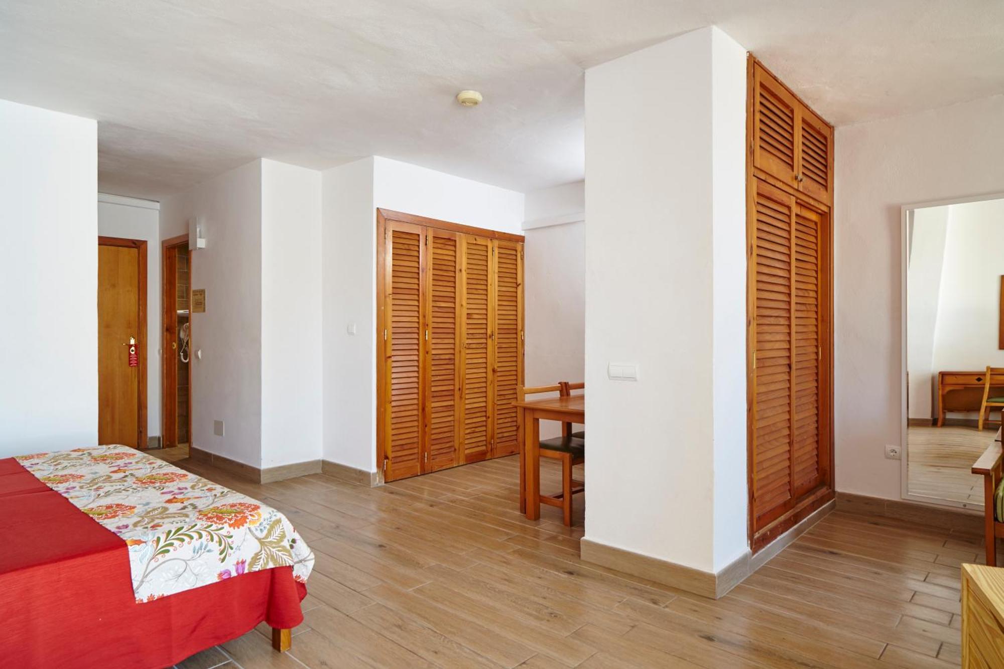 Apartamentos Ses Savines ซานอันโตนิโอ ภายนอก รูปภาพ